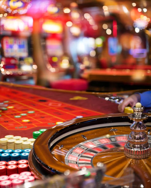 disinitoto slot Featured Games interface showing football markets, live casino tables, and slot games